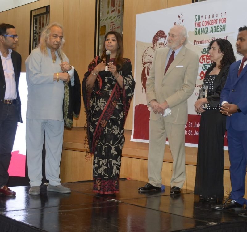 Documentary “Songs for a Country”, directed by Shamim Al Amin and inspired by The Concert for Bangladesh, had its premiere screening. American filmmaker Lier Levin, sarod maestro Ustad Ashish Khan, and many others attended.